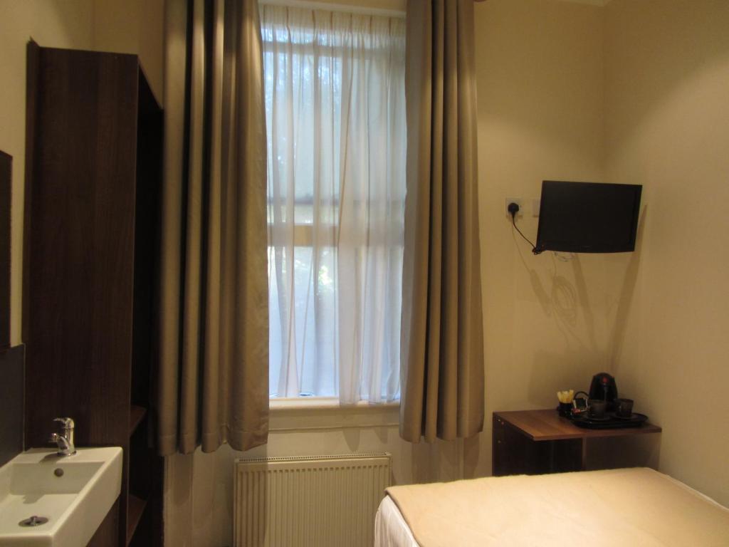 Goodwood Hotel London Room photo